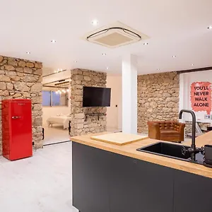 https://art-loft-spacieux-80m-clim-wifi-centrale.fr-provencehotel.com