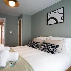 Pinot Perch Apartment Whitby